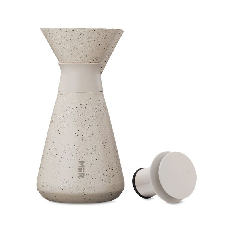 new-standard-carafe-w4 WebPDP-33oz_New_Standard_Carafe_Desert_Tan_Speckle_Studio__CAR1SVOS224_Front_Lid_Staged.jpg