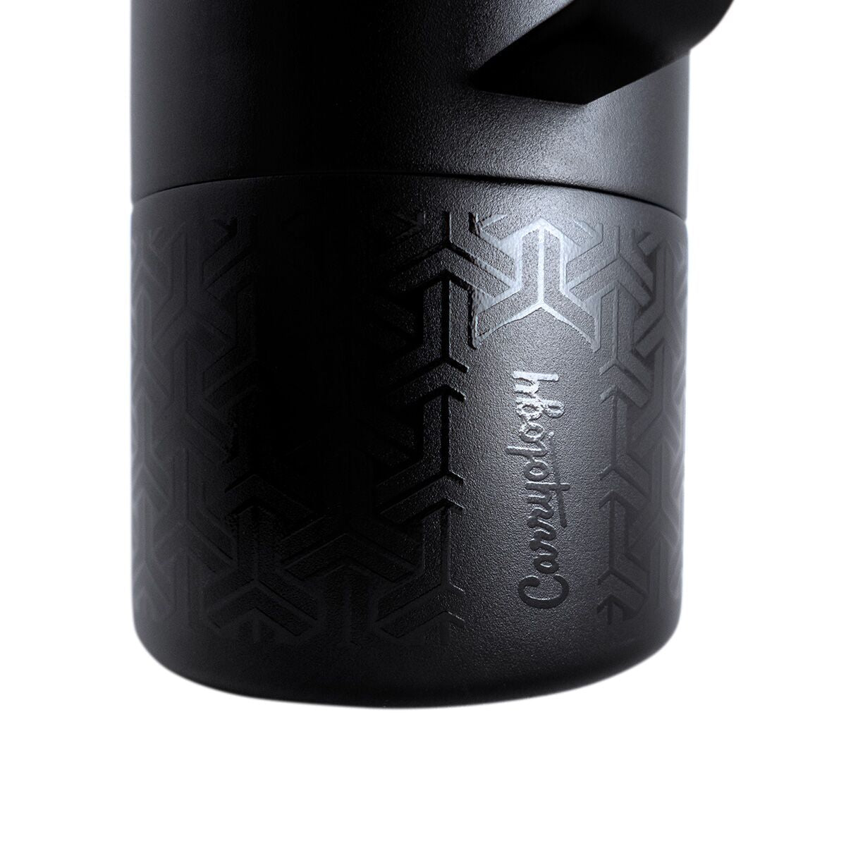 miir-x-carryology-tomo-a7 WebPDP-MiiR_x_Carryology_Tomo_Studio_Closeup__TOM1SV33402_12.10.25.jpg