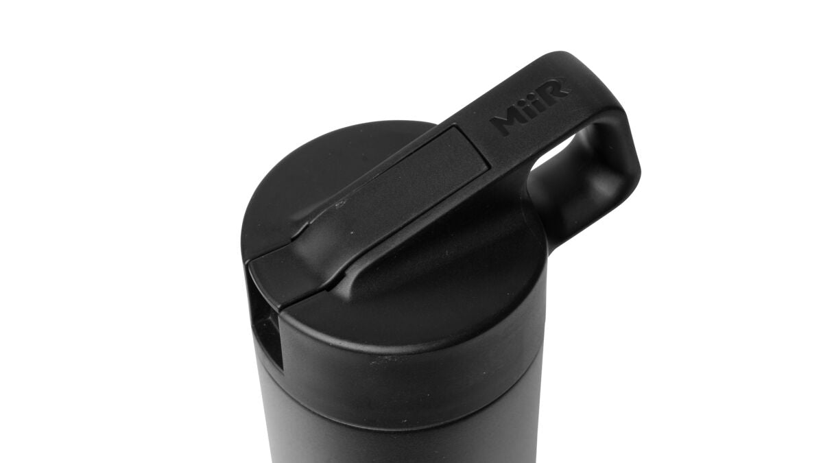 straw-bottle-e5 WebPDP-Straw_Lid_2_Black_Studio_0221_45deg_Closed__WMB1SL20002.jpg