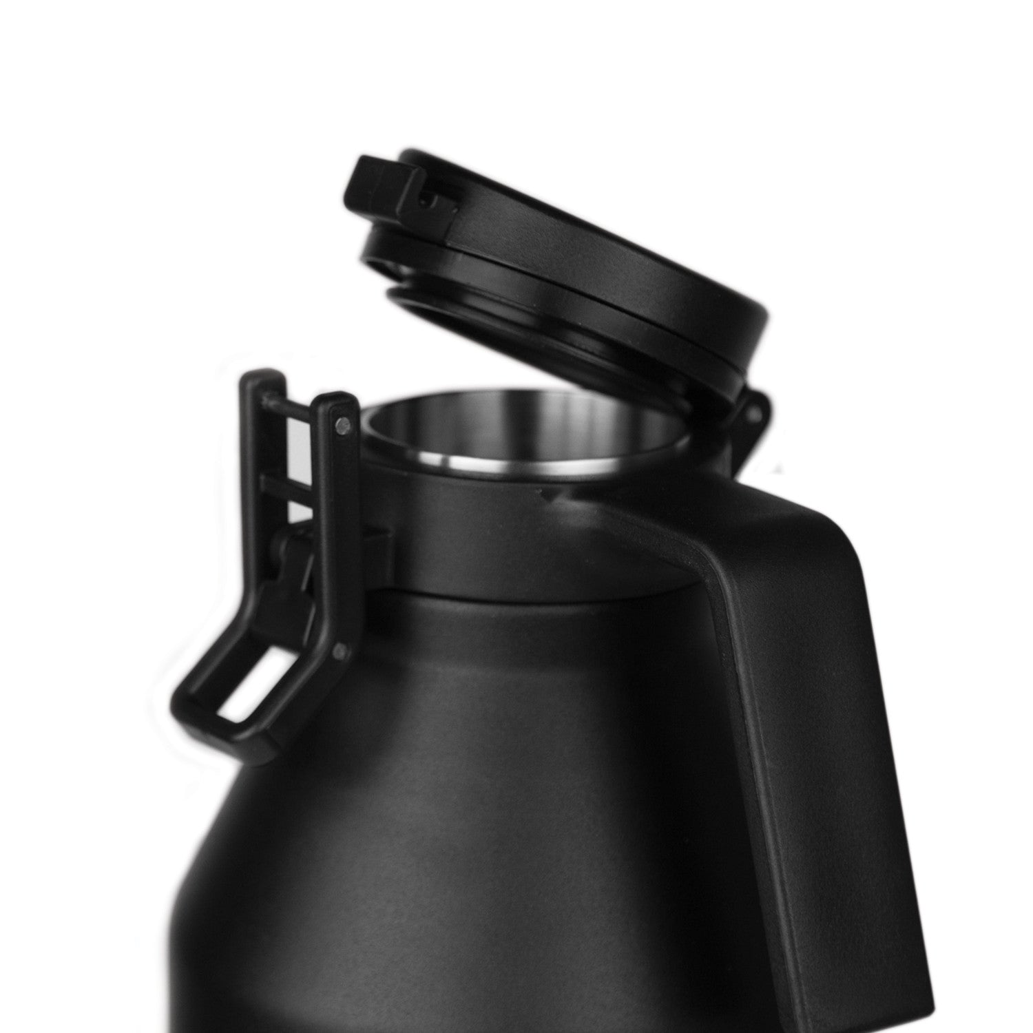 64oz-growler-m4 growlerdetail1_f7b2c86e-8bb8-40fc-b9ae-6f2e9d01276f__402220.jpg